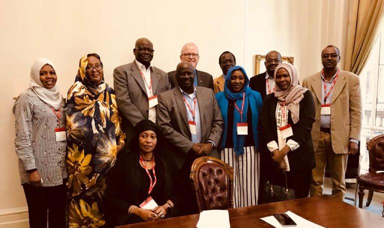 UK Special Envoy Chris Trott poses with Sudanese diaspora groups in UK after a meeting with them on 17 September 2018 (photo ST)