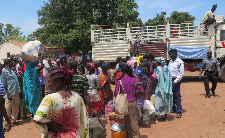 IDPs preparing to leave UNMISS camp in Wau heading to Bessilia before the alleged attack on the SPLA force escorting them on 24 September 2018 (Photo Miraya Radio)