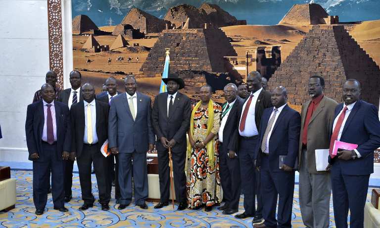 President Kiir poses with SPLM-IO leaders at the Sudanese presidency in Khartoum on 22 September 2018 SS (Photo SSPPU)