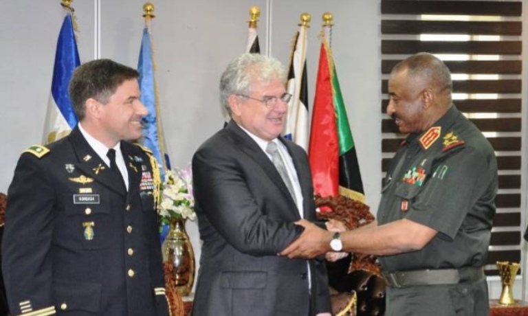 Sudanese army chief of staffs Gen Abdel Marouf greets Amb Stephan Koutsis and military attaché Col. Adam Kourdish on 23 September 2018 (Photo ST)