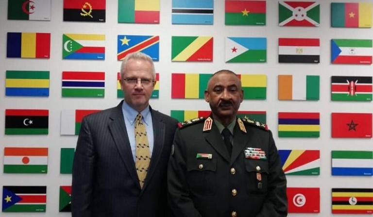 U.S. Deputy Assistant Secretary of Defense for African Affairs Alan poses with SAF chief of staff Kamal Abdel Marouf on 13 oct 2018 (SUNA)