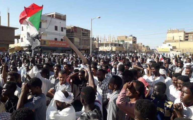 People demonstrate in Atbara streets to protest bread shortages on 19 December 2018 ST Photo