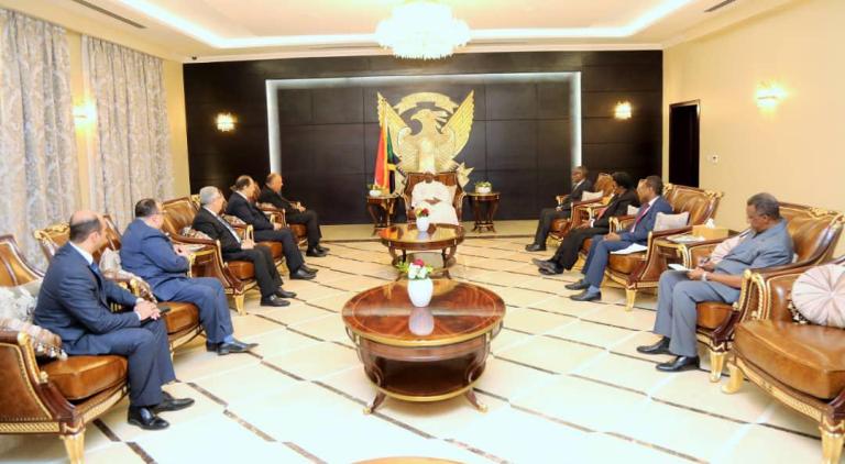 President al-Bashir receives visiting Egyptian delegation on 27 Dec 2018 (Photo SUNA)