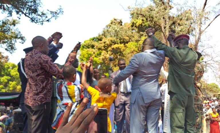 Stakeholders and SPLA-IO raising hands to show sign of peace and Unity during peace celebration in Yambio on 12 Dec 2018 (ST photo)