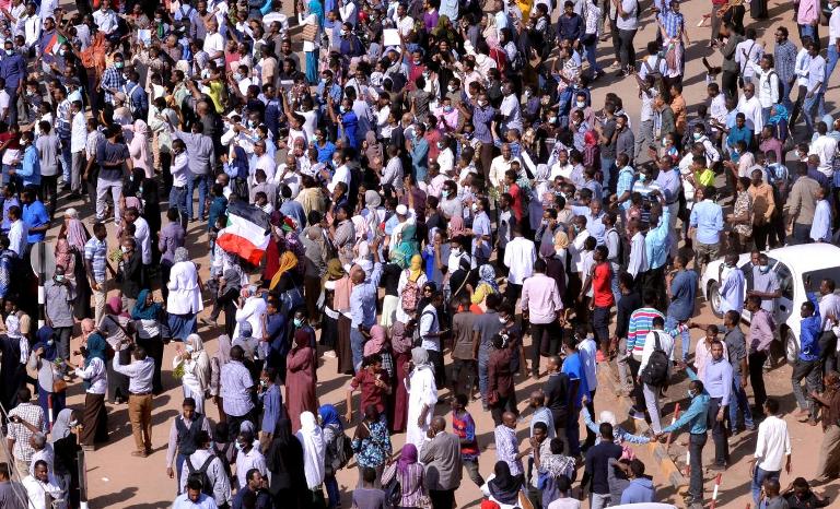 Sudanese demonstrators chant slogans as they march along the street during anti-government protests in Khartoum, Sudan December 25, 2018. (Photo Reuters)