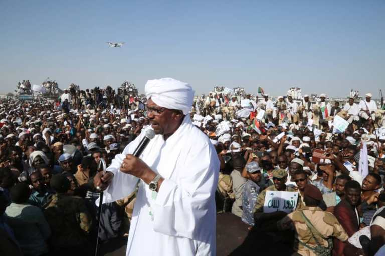 Al-Bashir addressing a Sufi crowd at Al-Kireida area in White Nile State on 20 January 2019 (ST photo)