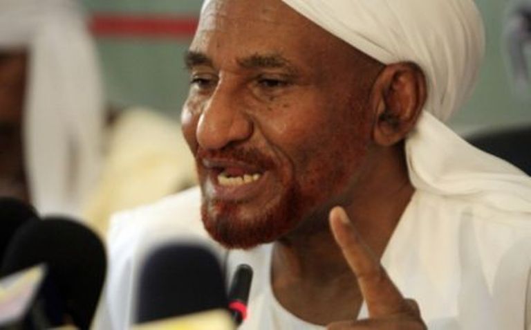 Alsadiq Almahadi, leader of the opposition Umma Party and former prime minister, speaks during a news conference about the Doha Agreement on Darfur, in Khartoum August 13, 2011. (Reuters photo=