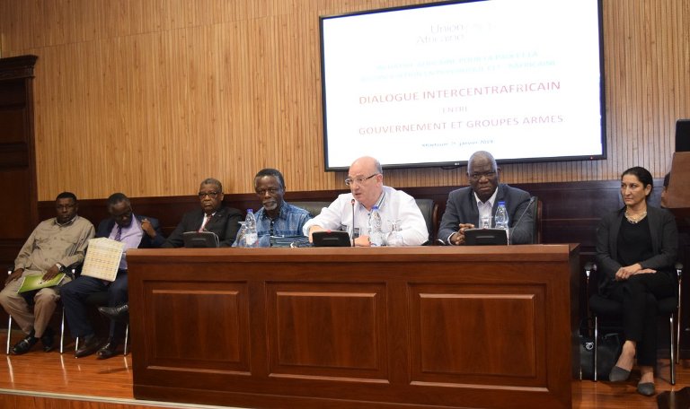 AU Commissioner Smail Chergui talks to the CAR parties in a meeting held in Khartoum on 26 January 2019 (Photo African Union)