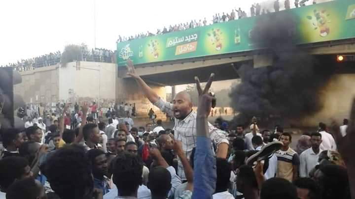 Demonstrators under Burri Bridge in Khartoum on 6 January 2019 (ST Photo)