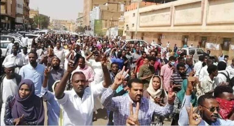 Protesters take the street in Omdurman market heading to the women prison on 10 Feb 2019 (ST Photo)