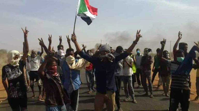 A group of youth protest at Shakappa Sha al-Din village on Khartoum Madani street on 31 January 2019 (ST photo)