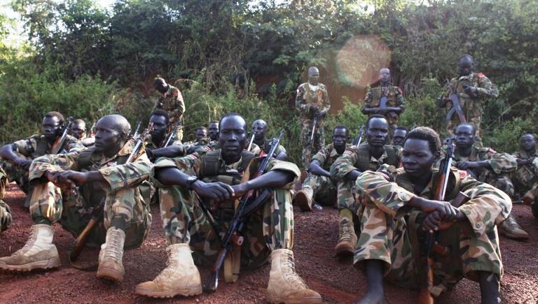 Sudan People's Liberation Army (SPLA) soldiers take a break during a military assault drill in Nzara on the outskirts of Yambio November 29, 2013. (Reuters Photo)