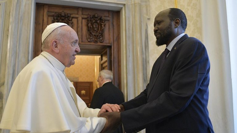 Pope Francis shakes hands with President Salva Kiir at the Vatican on March 16, 2019 (The Vatican photo)