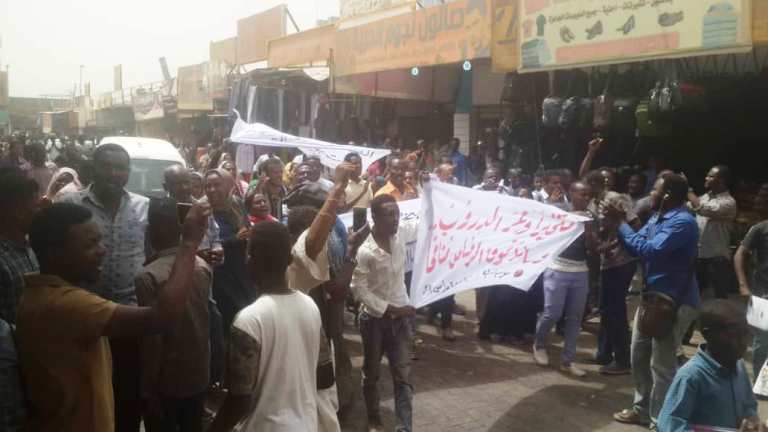 Sudanese journalists protest in Khartoum on 25 March 2019 (SJNET Photo)