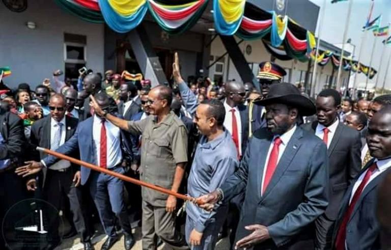 Visiting Eritrean President and Ethiopian PM wave hands for crwods gathered to welcome them at Juba Airport on 4 March 2019 (Photo SSPPU)