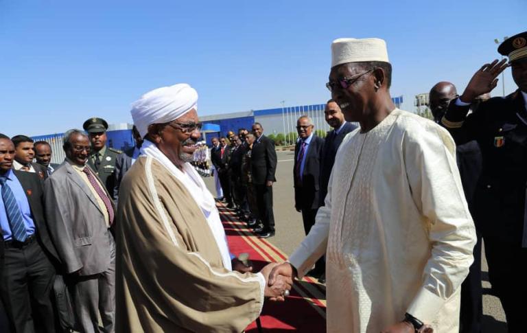 Al-Bashir shakes hand with Deby at Khartoum Airport the end of his visit on 4 April 2019 (SUNA photo)