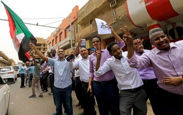 Sudanese workers outsides workplace in Khartoum to show their participation in a 2-day general strike on 28 May 2019 (Photo Reuters)