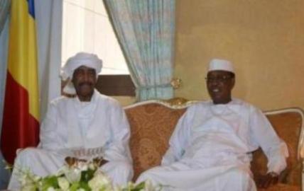 Sudan's TMC head al-Burhan (R) pose with Chadian President Idriss Deby in Jeddah during the OIC summit from 31 to 2 June 2019 (Chadian Presidency Photo)