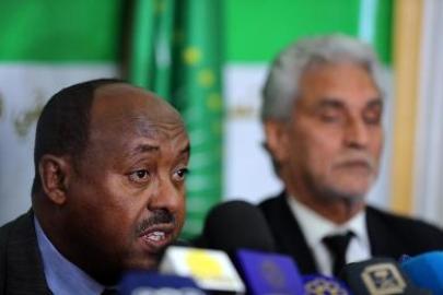 Ethiopian mediator and AU envoy speak to reporters in a joint press conference on 2 July 2019 (SUNA photo)