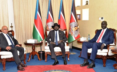 South Sudan president Salva Kiir meets an investor at State House in Juba, August 8, 2019 (PPU)