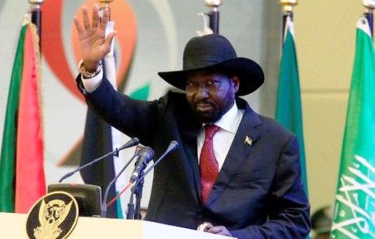President Kiir waves hand to greet the Sudanese during the signing ceremony of Sudan democratic transition deal on 17 August 2019 (Reuters Photo)