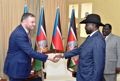 The British Foreign Office Minister for Africa, Andrew Stephenson shaking hands with President Salva Kiir in Juba, August 13, 2019 (PPU)