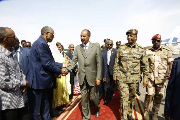 Al-Burhan receives Eritrean President at Khartoum airport on 14 Sep 2019 (ST photo)