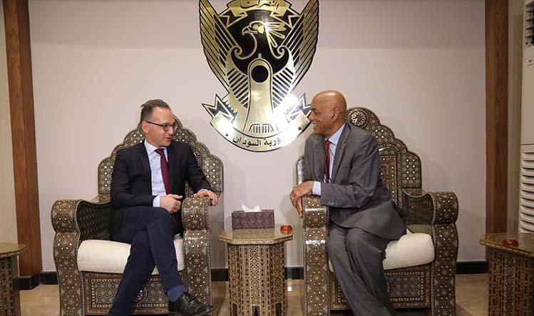 German FM received by the Sudanese acting FM at Khartoum Airport on 3 Sept 2019 (SUNA photo)