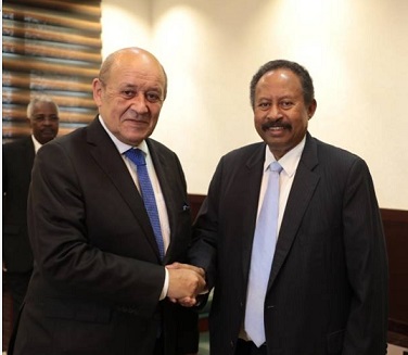 Abdallah Hamdok shackes hands with the French Foreign Minister Le Drian in Khartoum on 16 September 2019 (ST Photo)