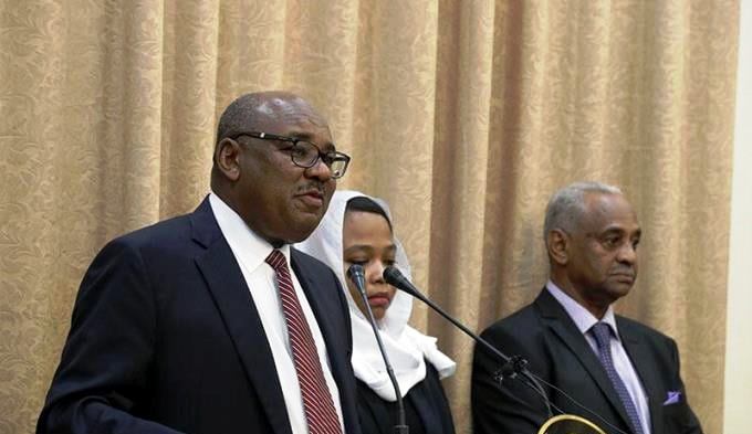 Ibrahim al-Badawi speaks at a press conference held after the swearing in of the transitional cabinet on 8 Sept 2019 (SUNA photo)