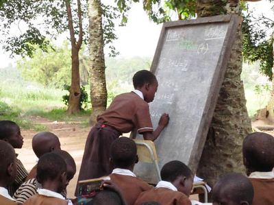 Student attending an outdoor classrom session in South Sudan (Getty)