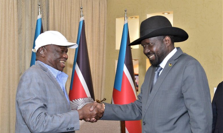 President Kiir shakes hands with SPLM-N Abdel Aziz al-Hilu on 4 Sept 2019 (SSPPU photo)
