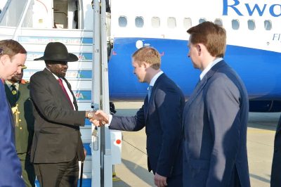 President Salva Kiir (L) in Russia to attend the Russia-Africa Economic Forum, Oct. 22, 2019 (PPU)