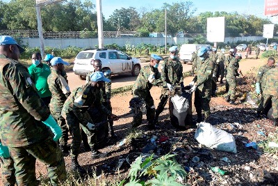 Rwandan peacekeepers serving with the United Nations Mission in South Sudan (UNMISS) cleaning Juba city, September 28, 2019 (UNMISS photo)