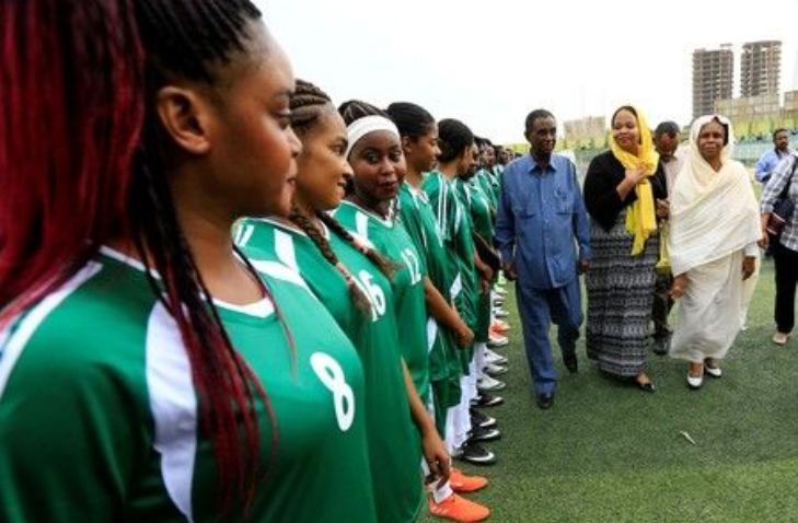 Sudan's member of sovereign council Aisha Musa and Sudan's Minister for Youth and Sports Wala'a Essam al-Boushi greet players before Sudan's first women's league soccer match at the Khartoum stadium, Khartoum on 30 September 2019 (Reuters Photo)