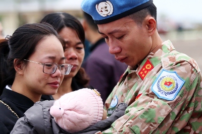 A Vietnamese medical staff carries baby before leaving for South Sudan, November 19, 2019 (Getty)