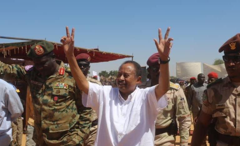 Sudan's PM Hamdok flashes victory signs at Zamzam camp outside El Fasher on 4 Nov 2019 (Twitter Photo)