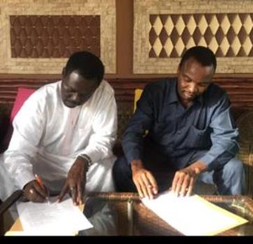 Dabajo (R) and Minnawi sign an agreement to reunite Darfur groups on 16 Dec 2019 (ST Photo)