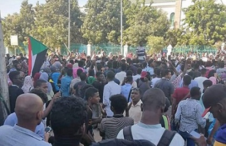 Sudanese rally outside the Council of Ministers Calling to achieve the goals of the revolution on 30 November 2019 (ST)