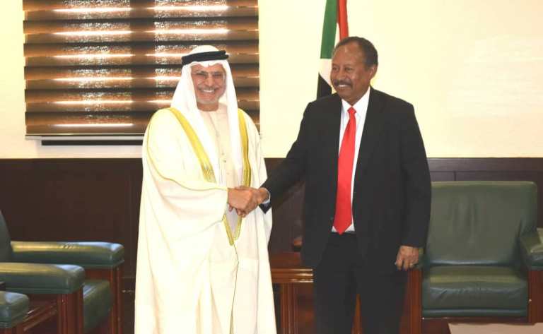 Sudan's PM Abdallah Hamdok shakes hands with UAE FM Anwar Gargash on 14 january 2020 (SUNA Photo)
