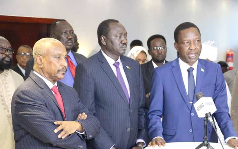 khabbashi_speaks_to_the_press_with_arman_and_south_sudanese_mediator_dhieu_matouk_on_17_january_2020_sc_photo.jpg