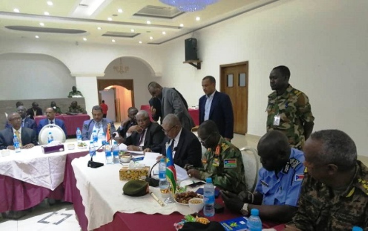 Sudan and South Sudan military officials sign a deal on Abyei checkpoins on 19 February 2020 (SUNA photo)