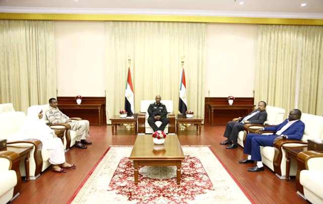 Al-Burhan (C) meets Hamdok (R) at the presidency with Hemetti, Aisha Musa and Tawer on 6 February 2020 (SC photo)