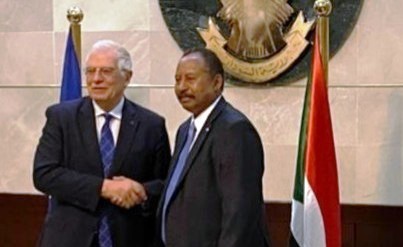 Josep Borrell new EU foreign policy chief (L) shakes hand with Sudanese premier Abdallah Hamdok on 29 Feb 2020 (ST photo)
