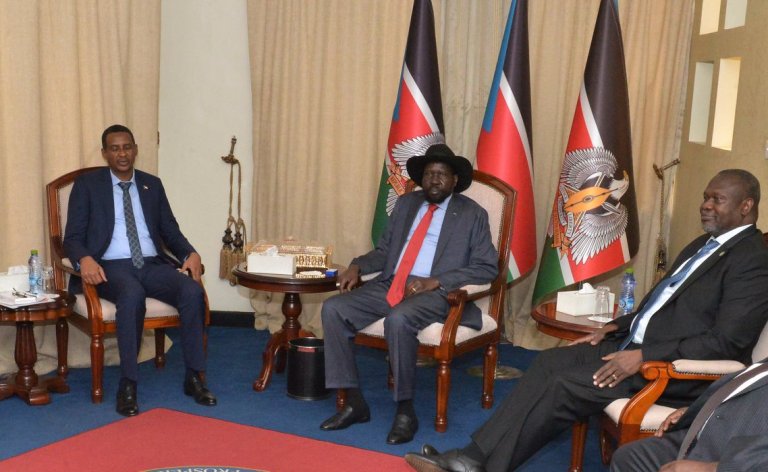 President Kiir (C) and FVP Machar (R) receives Hemetti  on 2 March 2020 (SSPPu photo)