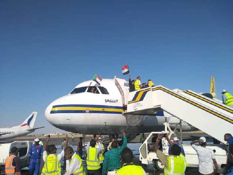 طائرة تابعة لسودانير على مدرج مطار الخرطم الدولي