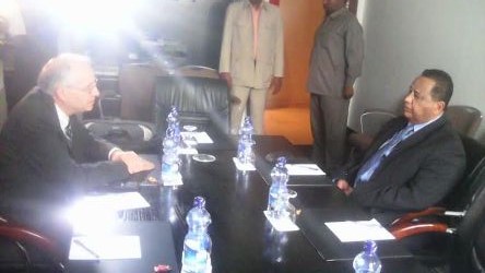 إبراهيم غندور والمبعوث الأمريكي دونالد بوث بأديس أبابا ـ (سودان تربيون)