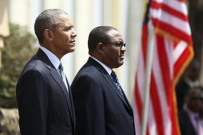 باراك اوباما و رئيس وزراء اثيوبيا هايلي مريم ديسالين في اديس ابابا الاثنين 27 يوليو 2015 ( رويترز)