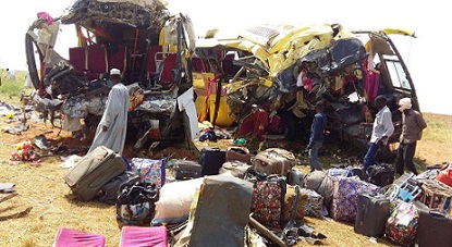 حادث بشع وقع على طريق(الانقاذ الغربي) بين ثلاث بصات سفرية ..صورة لـ(سودان تربيون)
