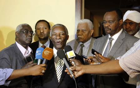 أمبيكي يصرح للصحفيين بالخرطوم في 11 سبتمبر 2014